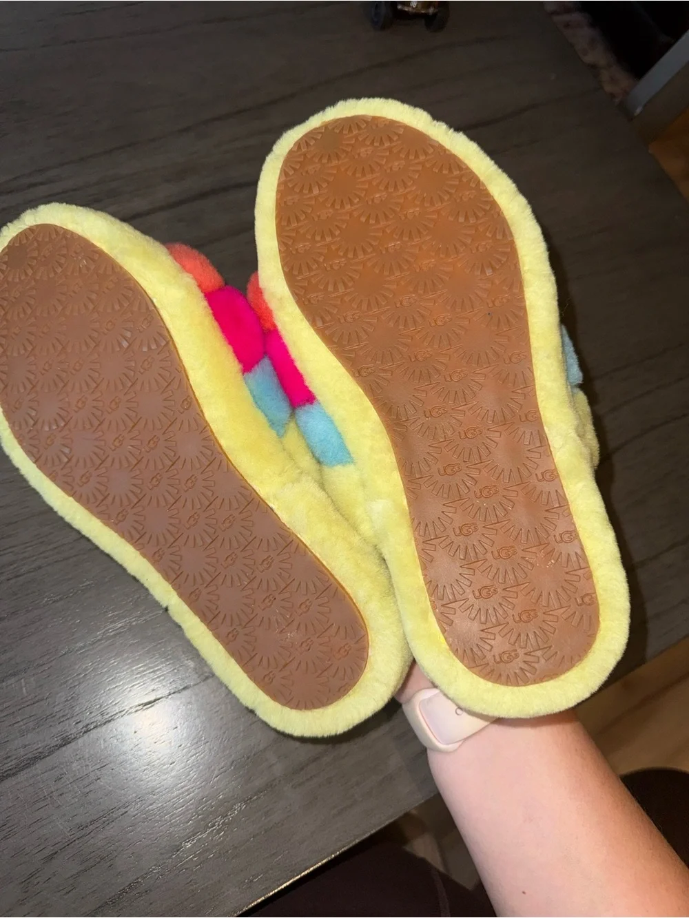 UGG FLUFF YEAH SLIDE SANDAL MULTI COLOR SHEEPSKIN WOOL YOUTH US 4 BARELY WORN
